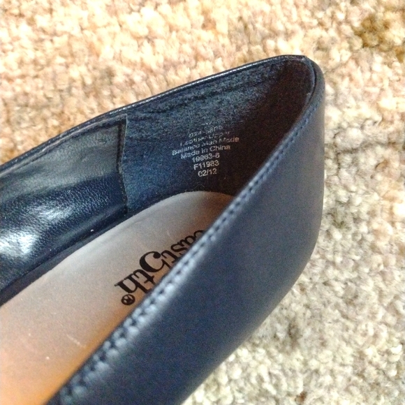 East 5th Navy Blue heels, size 7 - Picture 6 of 7